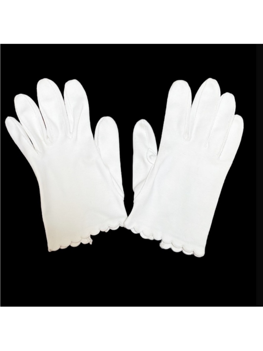 Vintage white fabric scallop hem driving gloves one size